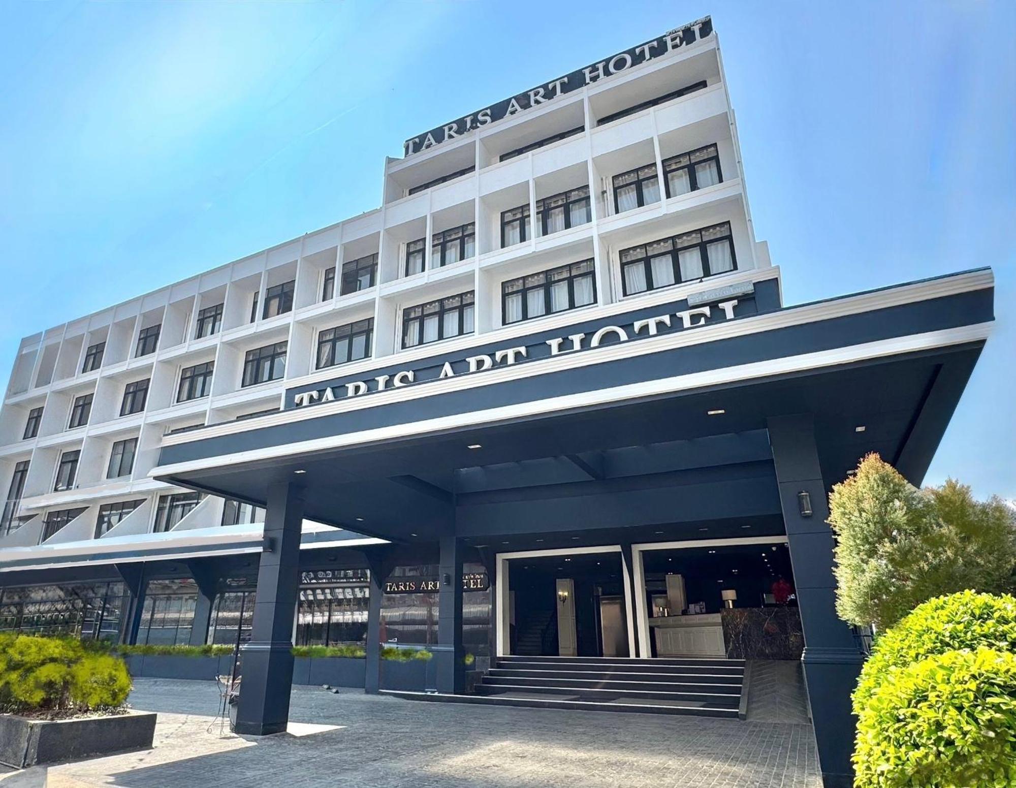 Taris Art Hotel Phrae Exterior foto