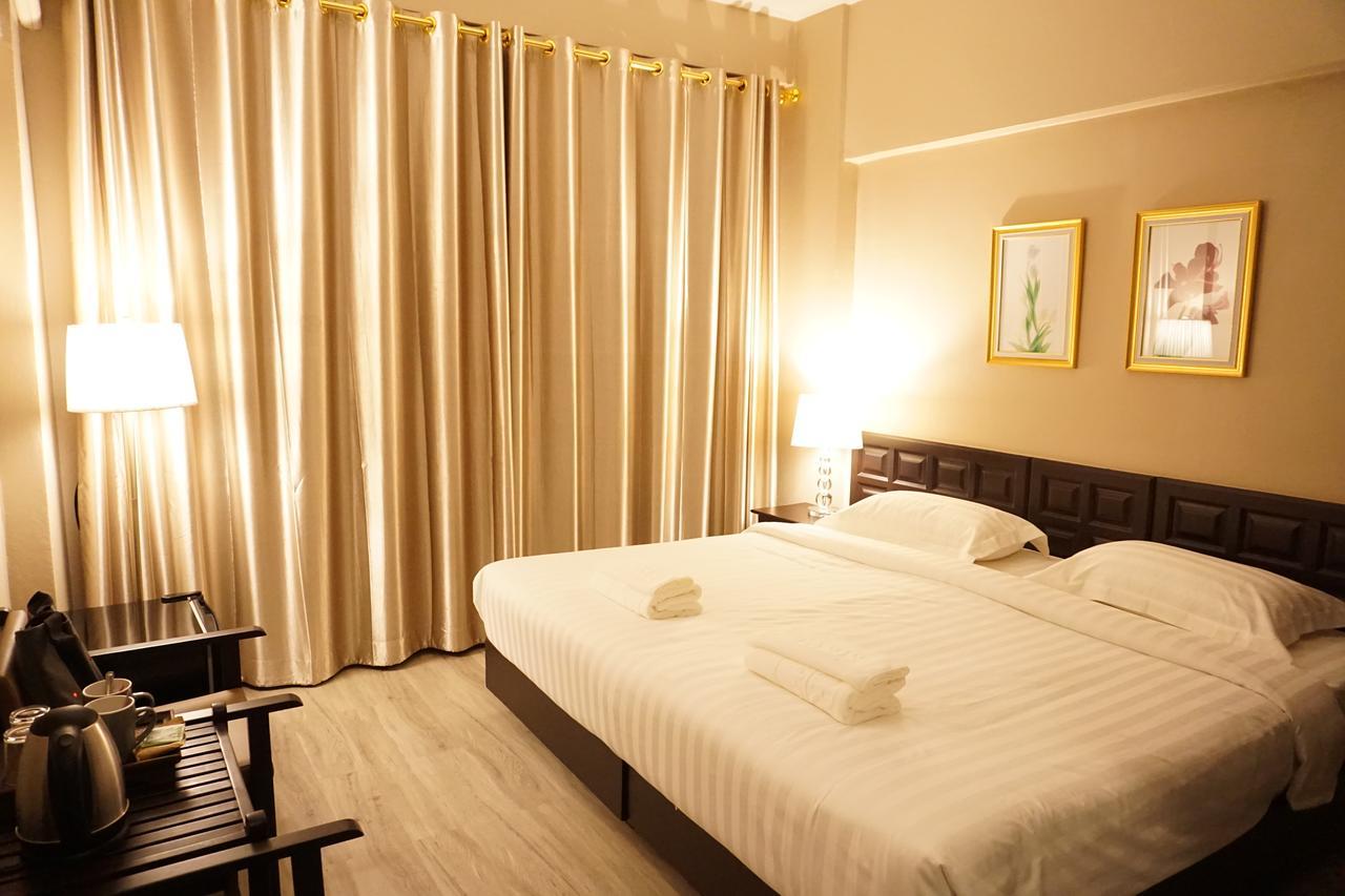 Taris Art Hotel Phrae Exterior foto