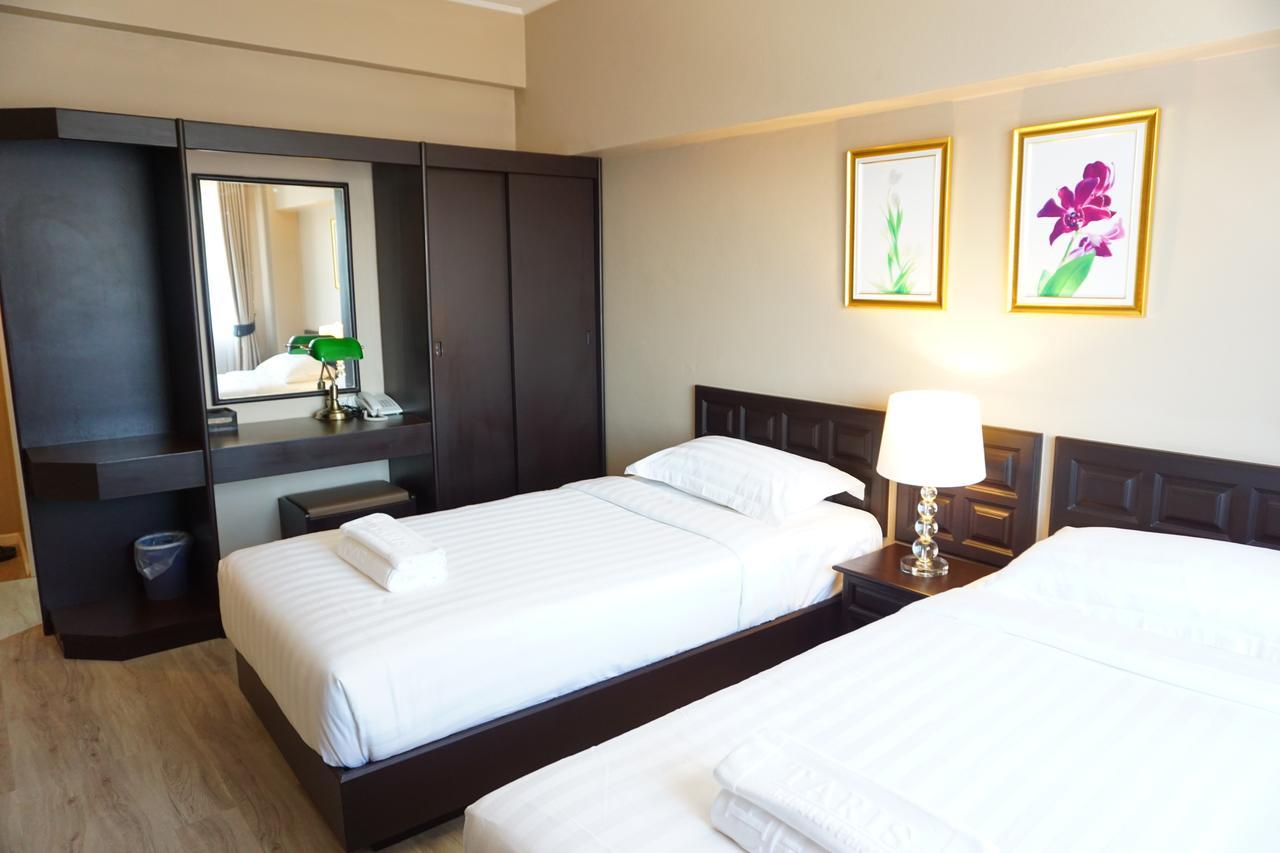 Taris Art Hotel Phrae Exterior foto