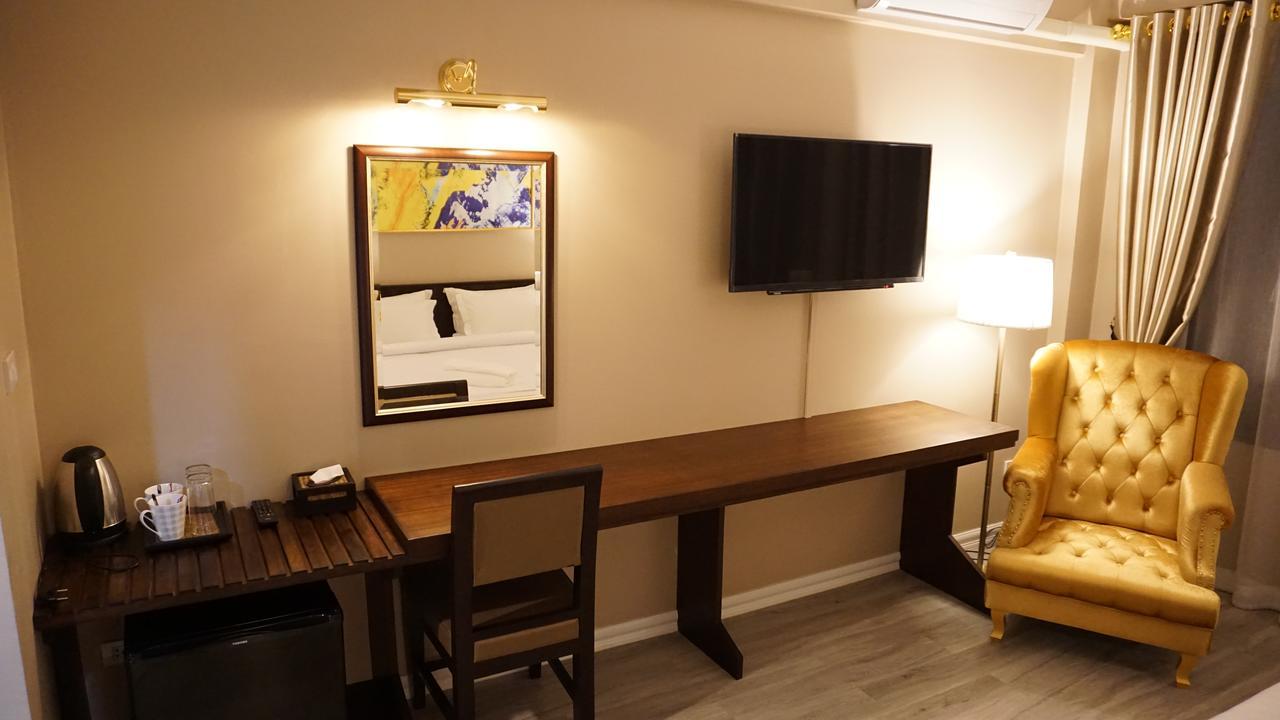 Taris Art Hotel Phrae Exterior foto